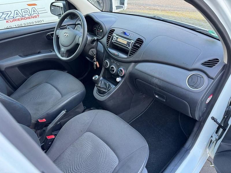 Gebraucht Hyundai i10 Edition 69 PS (50 kW) 2013 Weiß Kleinwagen