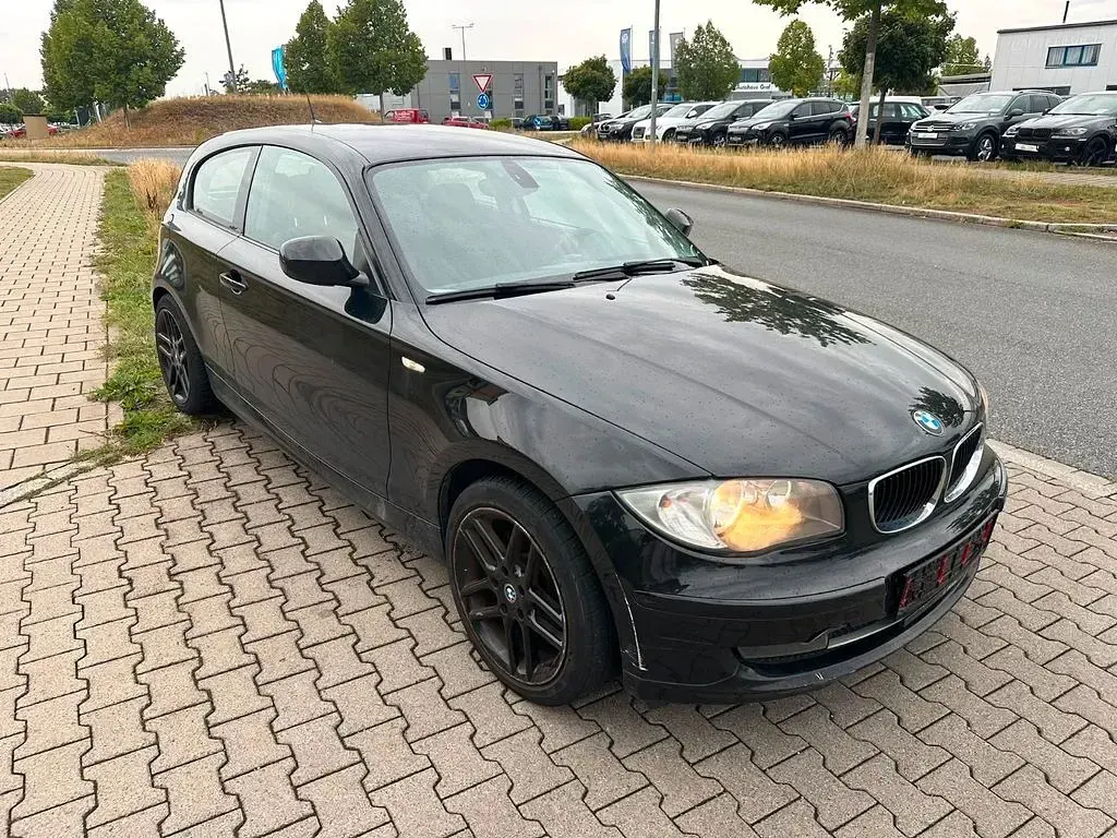 Gebraucht BMW 118 143 PS (105 kW) 2010 Schwarz Kleinwagen