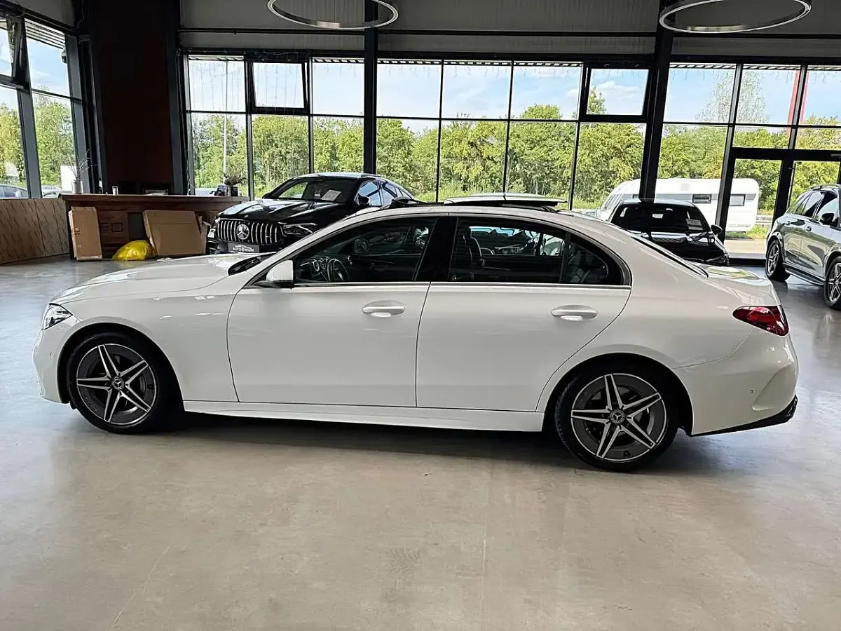 Gebraucht Mercedes C220 AMG 197 PS (144 kW) 2025 Weiß Limousine