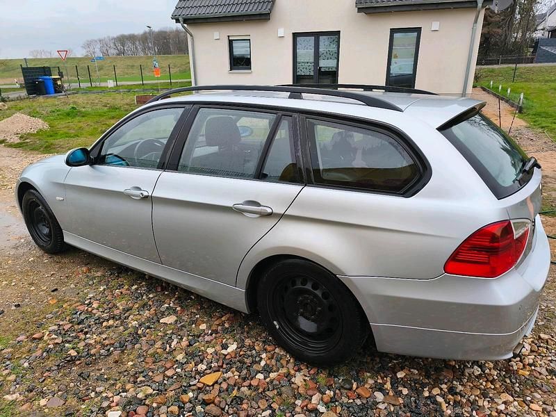 Gebraucht BMW 320 150 PS (110 kW) 2007 Silber Kombi