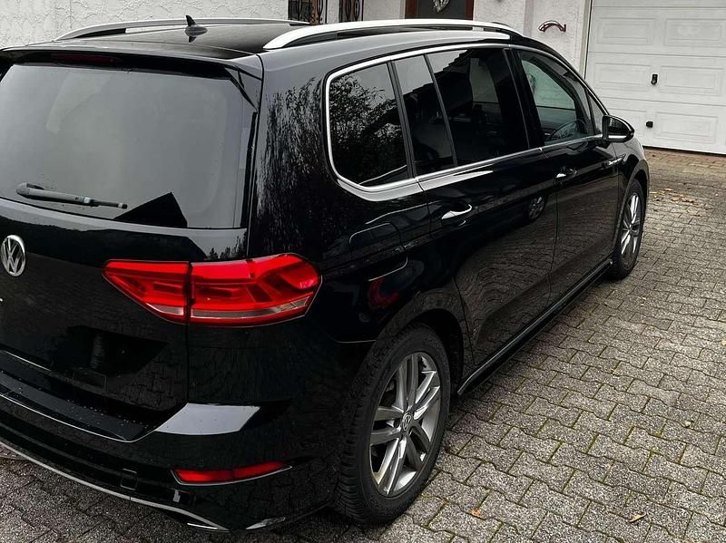 Gebraucht VW Touran Highline 150 PS (110 kW) 2019 Schwarz Van / Kleinbus