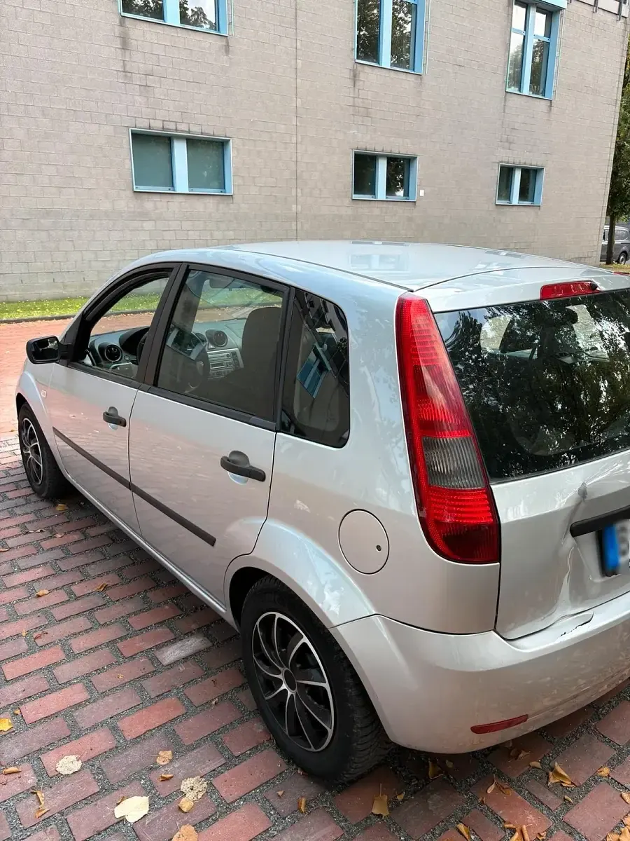 Gebraucht Ford Fiesta 80 PS (58 kW) 2005 Silber Kleinwagen
