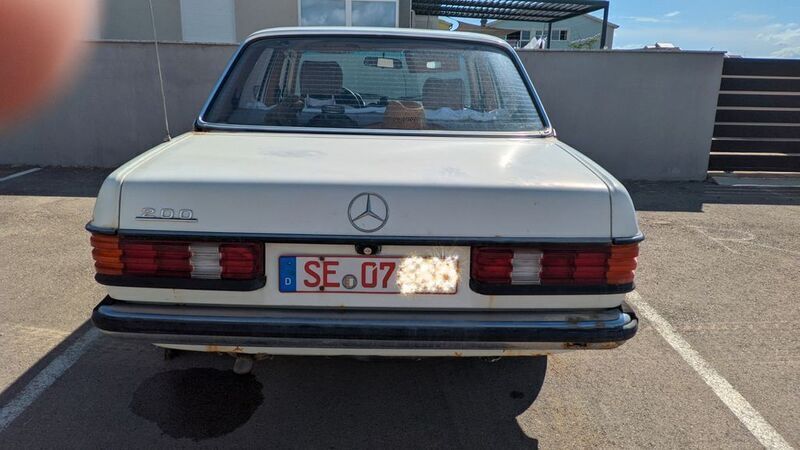 Gebraucht Mercedes 200 109 PS (80 kW) 1982 Weiß Limousine