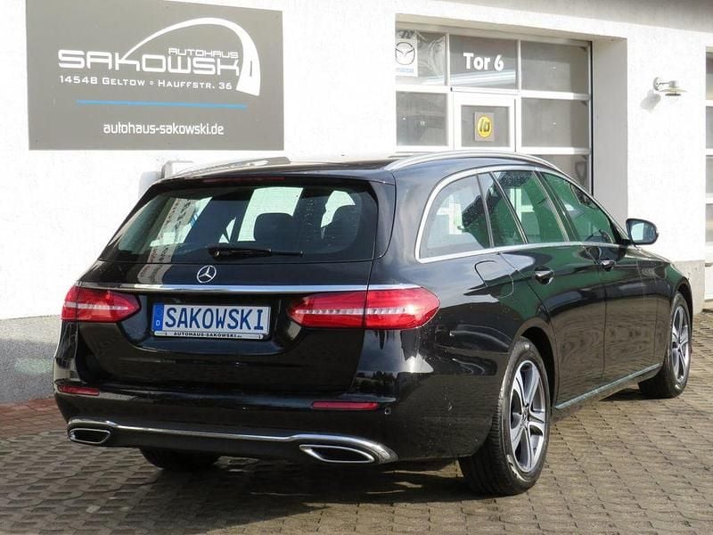 Gebraucht Mercedes E220 Avantgarde 194 PS (142 kW) 2019 Obsidianschwarz  metalliclack Kombi