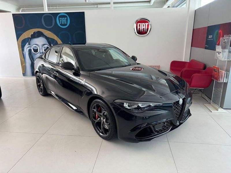 Schwarz Neu 2025 Alfa Romeo Giulia Quadrifoglio Limousine | 83.990 € (Guter Preis) - Bild 1/4