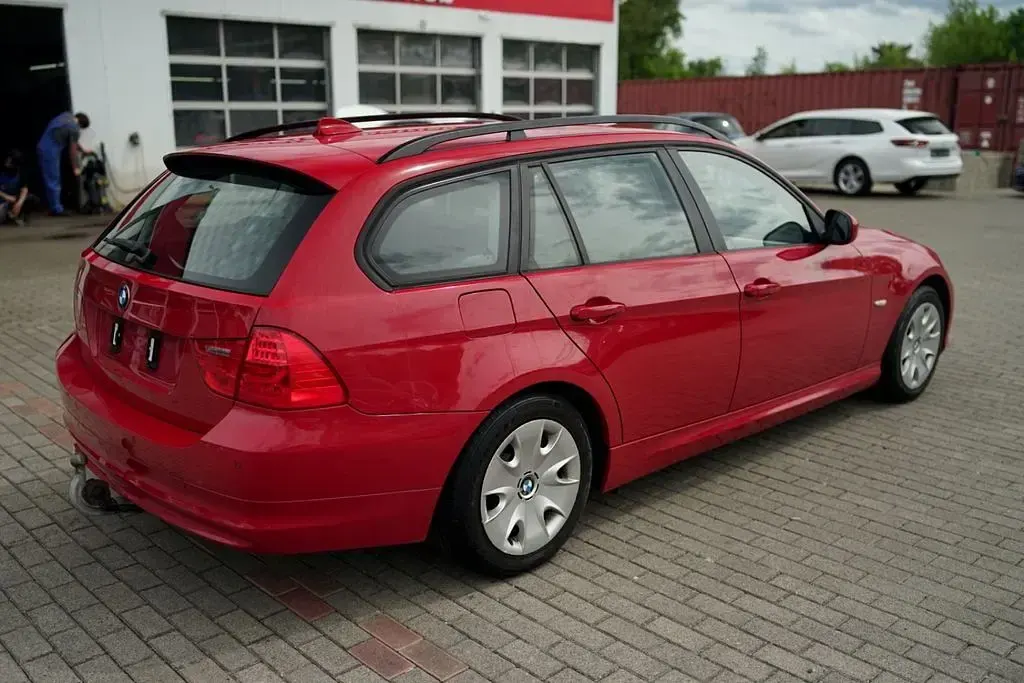 Gebraucht BMW 318 143 PS (105 kW) 2009 Rot Kombi