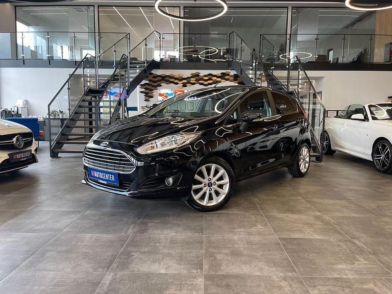 Schwarz Gebraucht 2016 Ford Fiesta Titanium Kleinwagen | 7.399 € (Fairer Preis) - Bild 1/4