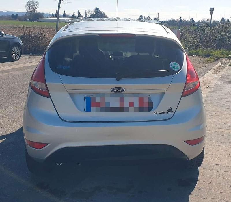 Gebraucht Ford Fiesta Trend 60 PS (44 kW) 2010 Silber Kleinwagen