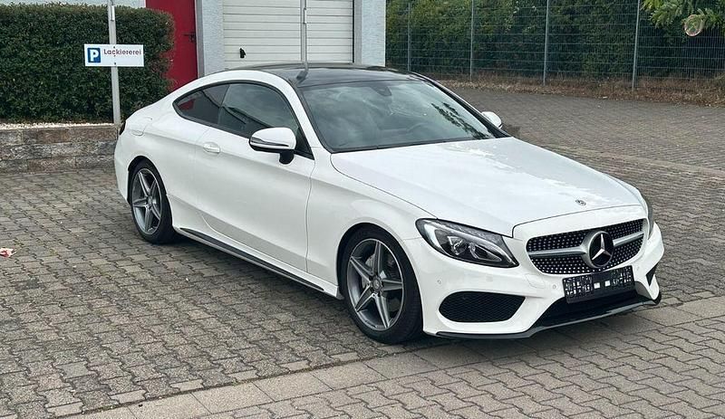 Weiß Gebraucht 2016 Mercedes C180 AMG line Coupé | 19.000 € (Guter Preis) - Bild 1/4