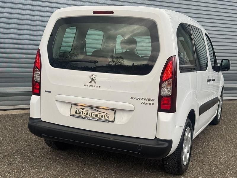 Gebraucht Peugeot Partner Tepee Active 99 PS (72 kW) 2016 Weiß Van / Kleinbus
