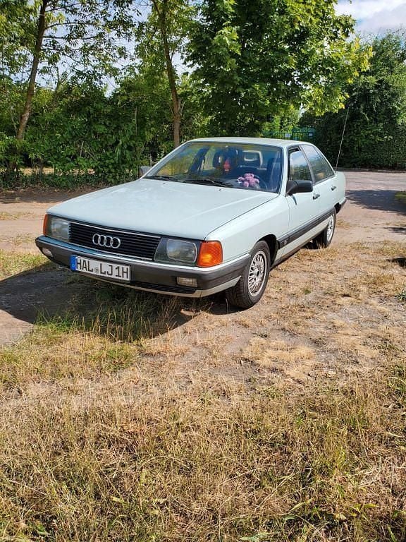 Grün Gebraucht 1985 Audi 100 Limousine | 2.299 € - Bild 1/4