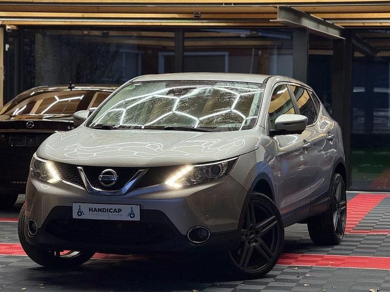 Silber Gebraucht 2016 Nissan Qashqai N-Connecta SUV | 13.900 € (Fairer Preis) - Bild 1/4