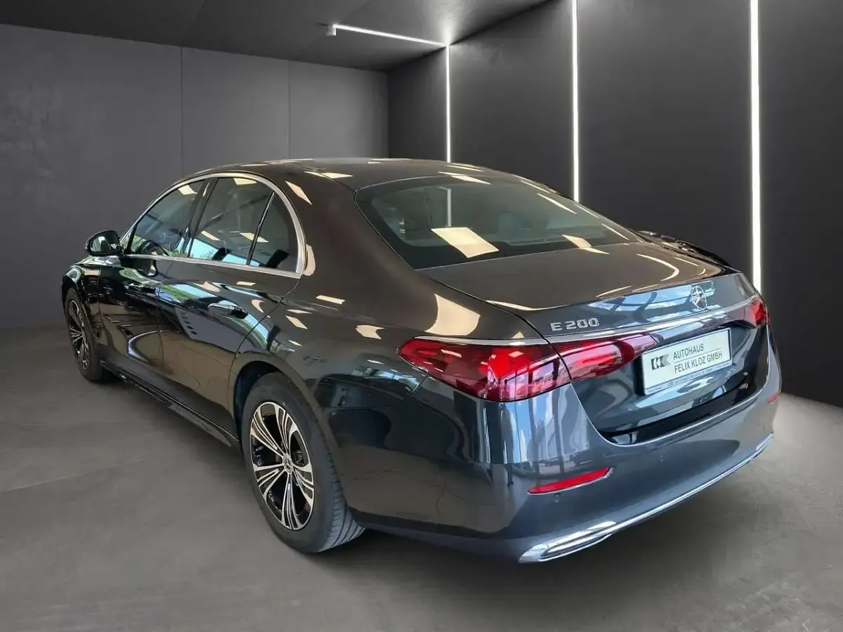 Gebraucht Mercedes E200 Avantgarde 204 PS (150 kW) 2025 Grau Limousine