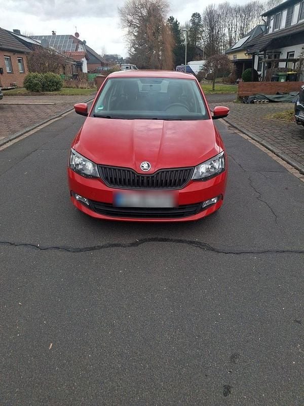 Gebraucht Skoda Fabia Ambition 60 PS (44 kW) 2017 Rot Kleinwagen