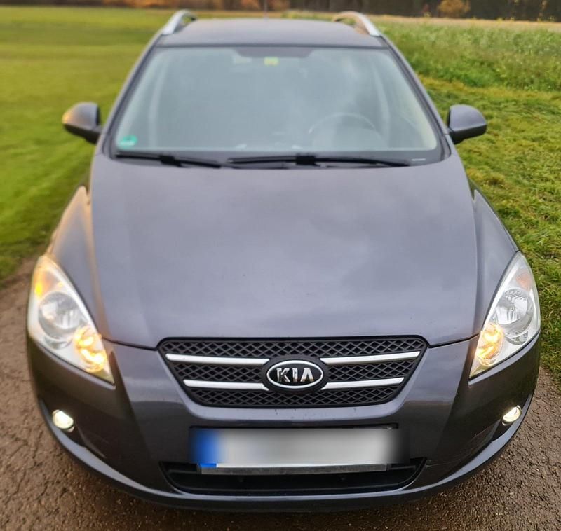 Grau Gebraucht 2008 Kia Ceed Sportswagon Kombi | 3.000 € (Fairer Preis) - Bild 1/4