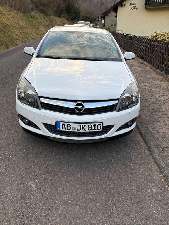 Gebraucht Opel Astra GTC Selection 116 PS (85 kW) 2009 Weiß Limousine