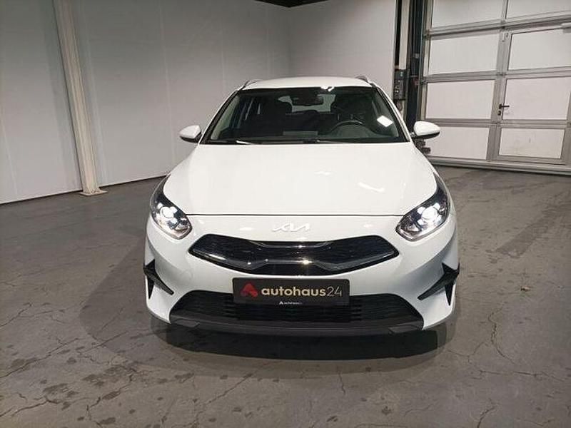Usado Kia Ceed Vision 160 HP (117 kW) 2022 Branco Citadino