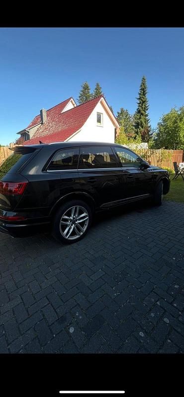 Schwarz Gebraucht 2016 Audi Q7 Comfort SUV | 25.000 € - Bild 1/4