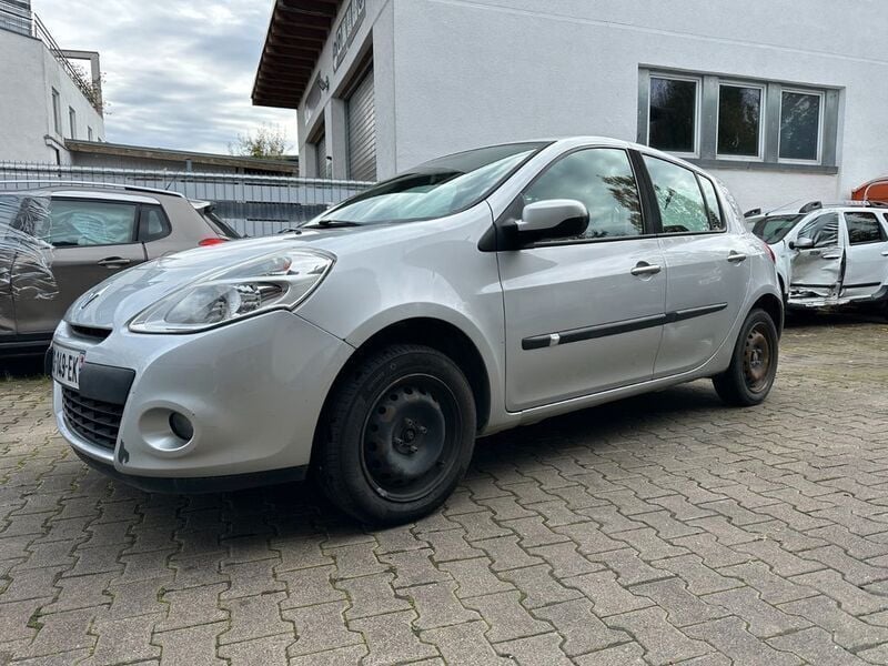 Silber Gebraucht 2010 Renault Clio III Limousine | 1.999 € (Superpreis) - Bild 1/4