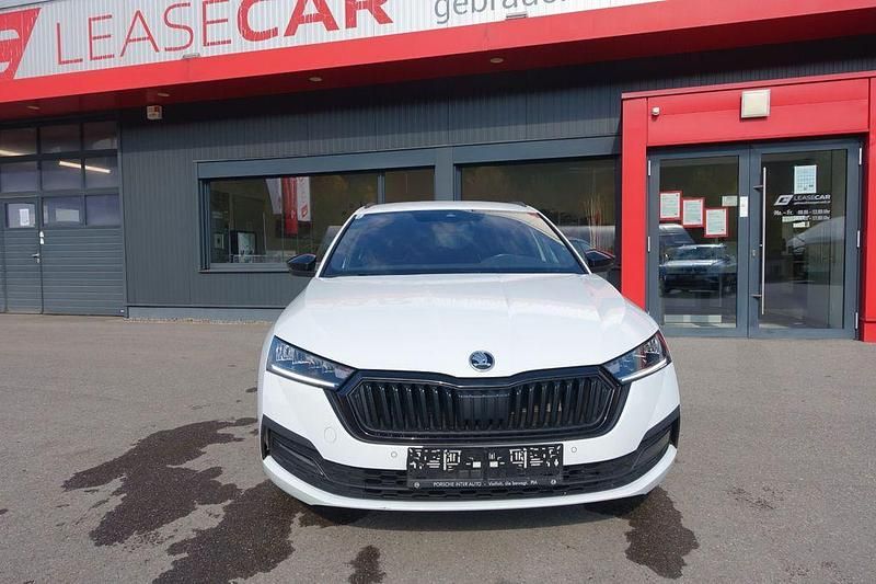 Weiß Gebraucht 2022 Skoda Octavia Ambition Kombi | 14.388 € (Fairer Preis) - Bild 1/4