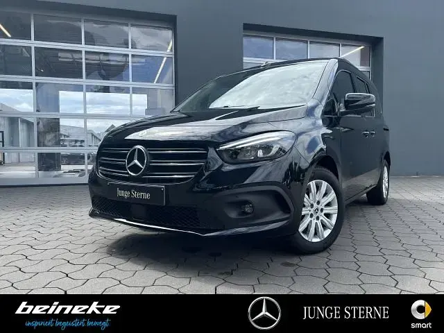 Gebraucht Mercedes T180 Progressive 116 PS (85 kW) 2025 Schwarz Van / Kleinbus