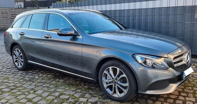 Grau Gebraucht 2017 Mercedes C350e Kombi | 22.200 € (Fairer Preis) - Bild 1/4