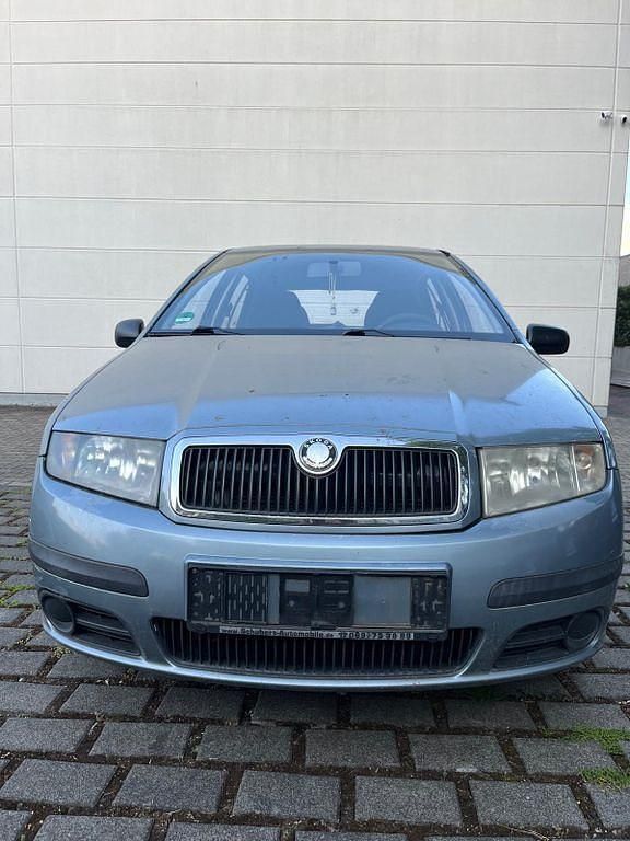 Stone grau metallic Gebraucht 2005 Skoda Fabia Classic Kleinwagen | 500 € (Superpreis) - Bild 1/4
