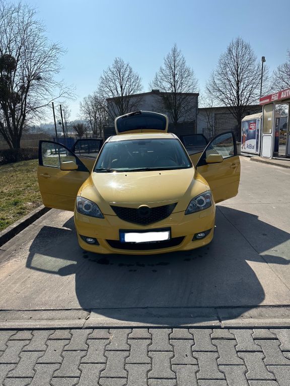 Gelb Gebraucht 2003 Mazda 3 Kleinwagen | 2.250 € (Fairer Preis) - Bild 1/4