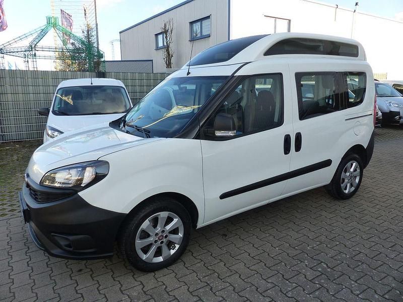 Gebraucht Fiat Doblò 95 PS (69 kW) 2019 Weiß Van / Kleinbus