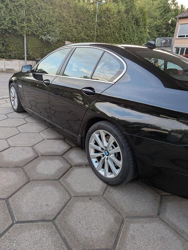 Gebraucht BMW 530 258 PS (189 kW) 2012 Schwarz Limousine