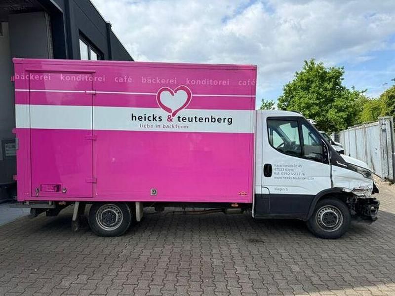 Weiss Gebraucht 2015 Iveco Daily Van | 15.351 € - Bild 1/4
