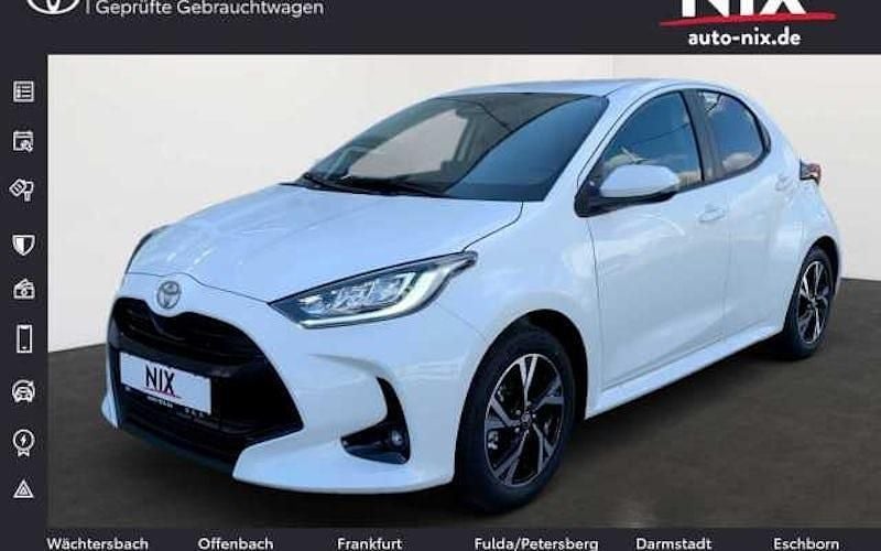 Weiß Neu 2024 Toyota Yaris Hybrid Comfort Limousine | 23.900 € (Fairer Preis) - Bild 1/4
