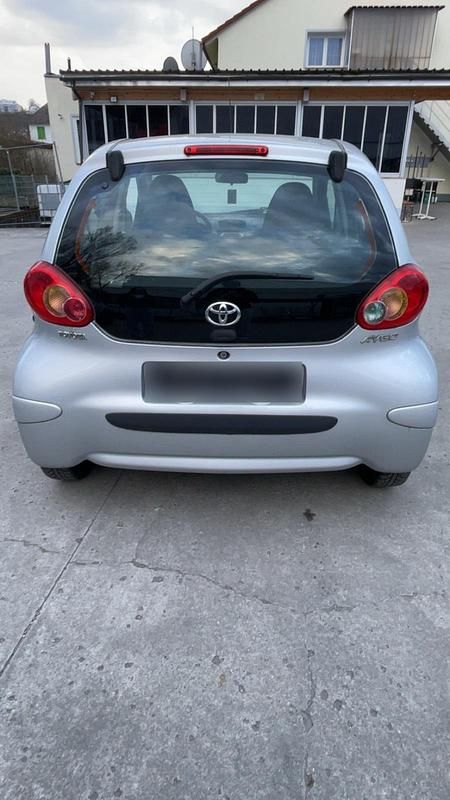 Gebraucht Toyota Aygo 68 PS (50 kW) 2007 Grau Kleinwagen