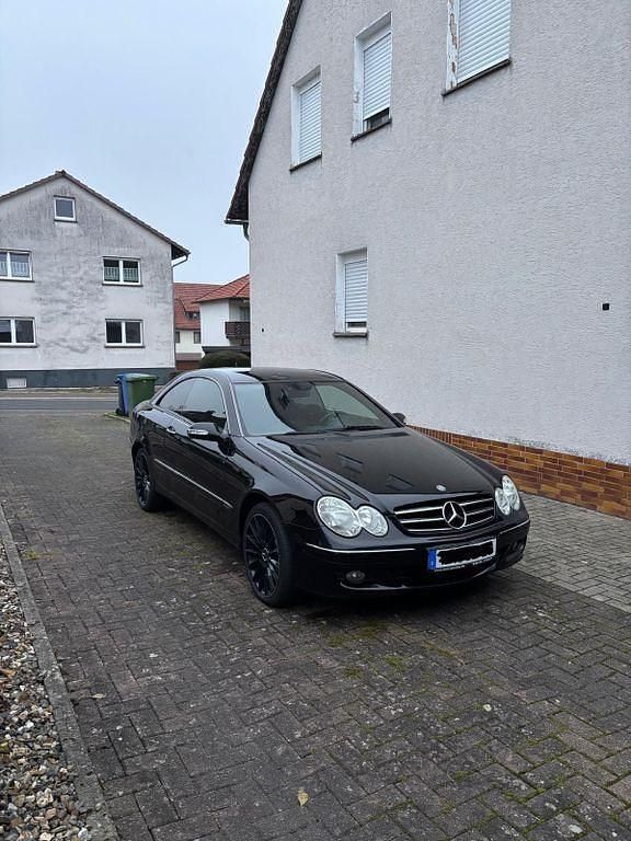 Schwarz Gebraucht 2008 Mercedes CLK220 Avantgarde Coupé | 8.650 € (Etwas zu teuer) - Bild 1/4