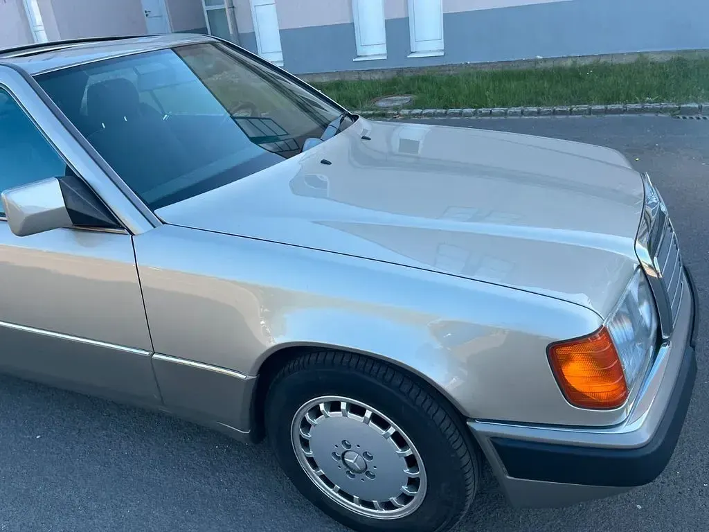Używany Mercedes E300 179 KM (131 kW) 1990 Beżowy Coupe