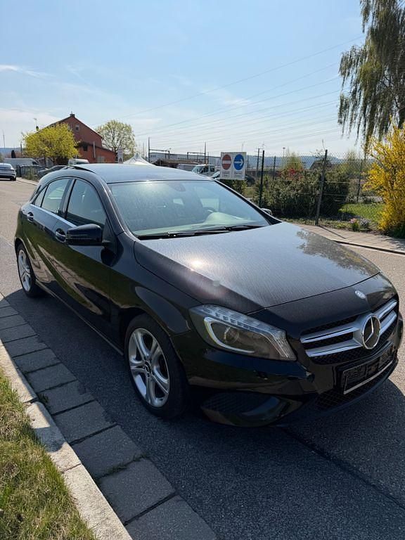 Gebraucht Mercedes A200 Urban 156 PS (114 kW) 2015 Schwarz Limousine