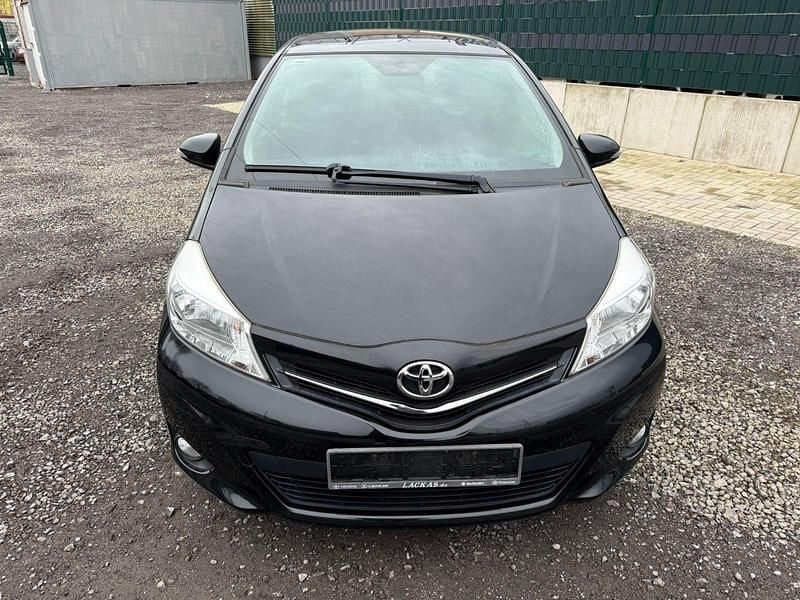 Gebraucht Toyota Yaris Cool 69 PS (50 kW) 2013 Schwarz Kleinwagen