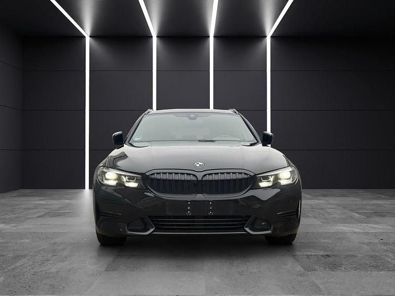 Gebraucht BMW 330 Sport Line 286 PS (210 kW) 2022 Schwarz Kombi
