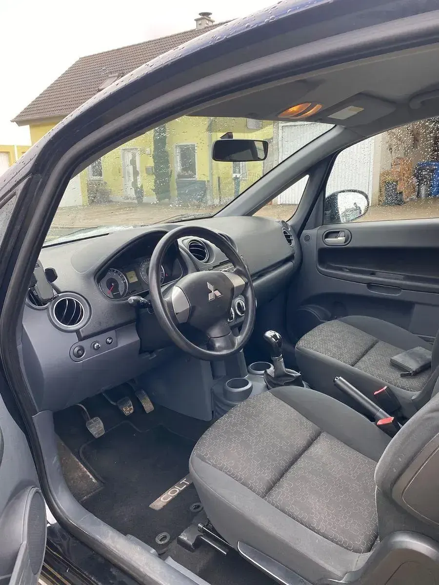 Gebraucht Mitsubishi Colt 75 PS (55 kW) 2012 Schwarz Kleinwagen