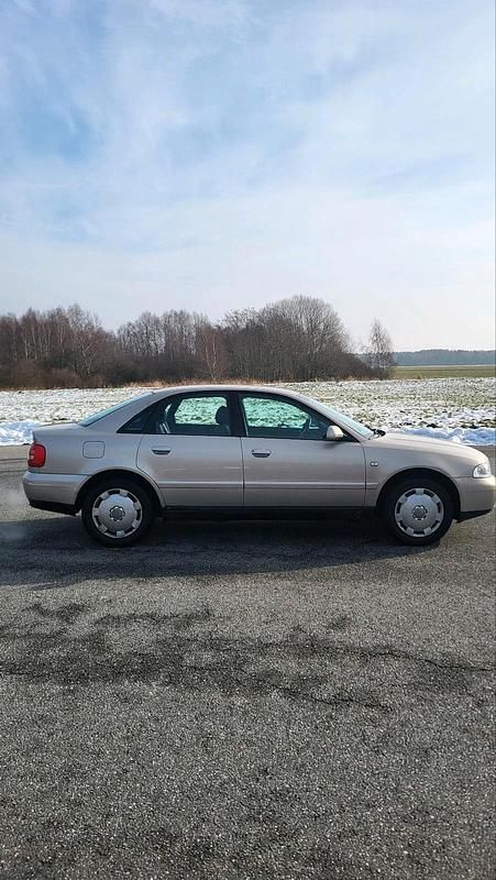 Gebraucht Audi A4 101 PS (74 kW) 1999 Gold Limousine