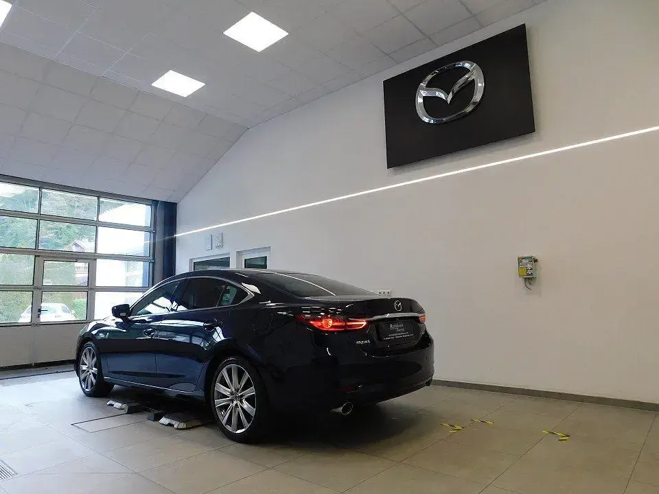 Używany Mazda 6 Sky 194 KM (142 kW) 2022 Niebieski Sedan/Limuzyna