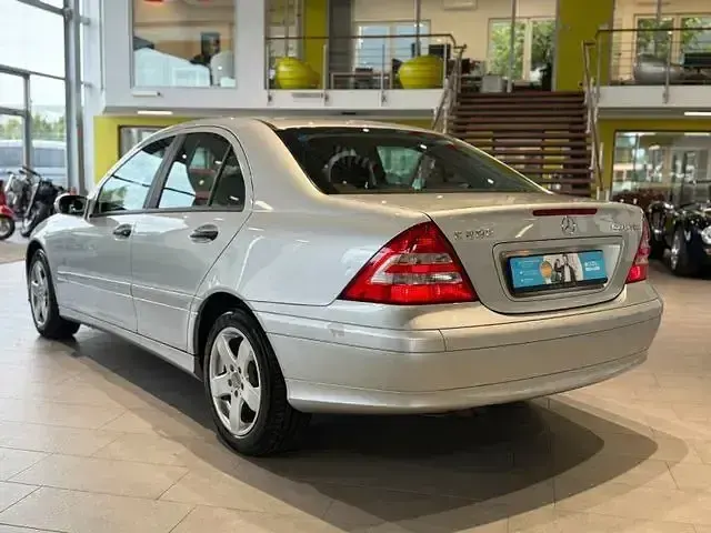 Gebraucht Mercedes C200 163 PS (119 kW) 2004 Silber Limousine