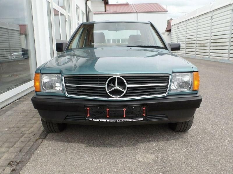 Gebraucht Mercedes 190 118 PS (86 kW) 1988 Grün Limousine