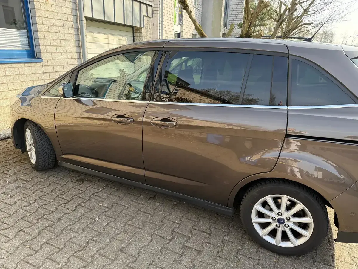 Gebraucht Ford Grand C-Max Titanium 120 PS (88 kW) 2016 Braun Van / Kleinbus