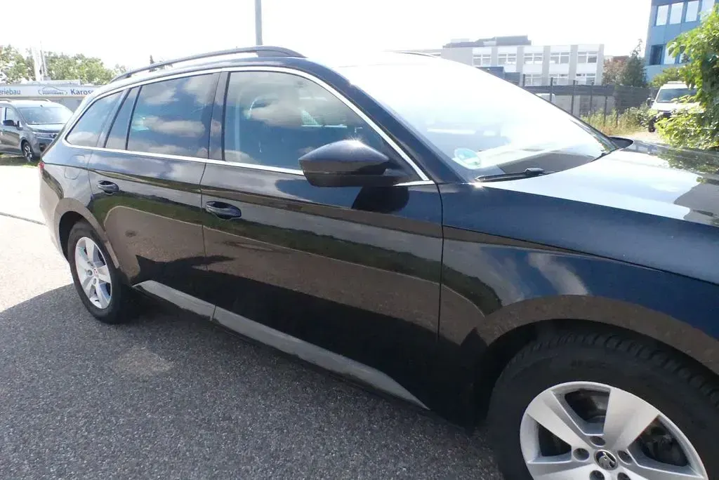 Gebraucht Skoda Superb Ambition 150 PS (110 kW) 2023 Schwarz Kombi