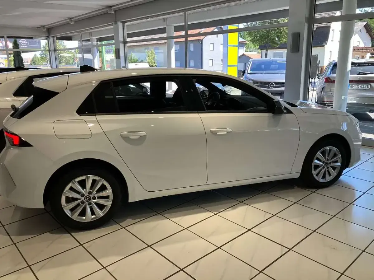 Neu Opel Astra Edition 136 PS (100 kW) 2026 Weiß Limousine