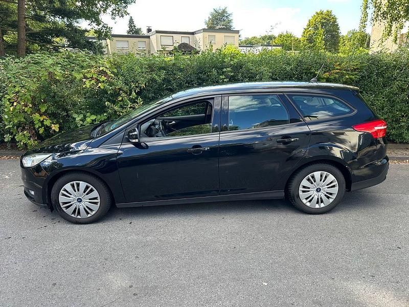 Schwarz Gebraucht 2017 Ford Focus Limousine | 7.999 € (Fairer Preis) - Bild 1/4