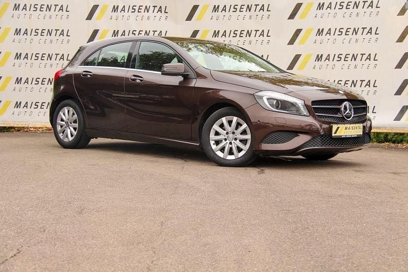 Braun Gebraucht 2015 Mercedes A180 Style Limousine | 12.999 € (Guter Preis) - Bild 1/4