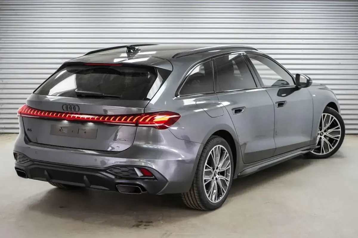 Neu Audi A5 S-Line 204 PS (150 kW) 2026 Daytonagrau metallic (6y) Kombi