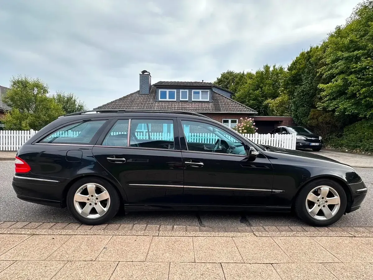 Gebraucht Mercedes E240 177 PS (130 kW) 2003 Schwarz Kombi